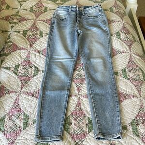 NWOT Judy Blue Light Wash Skinny Fit Jeans Size 3 or 26